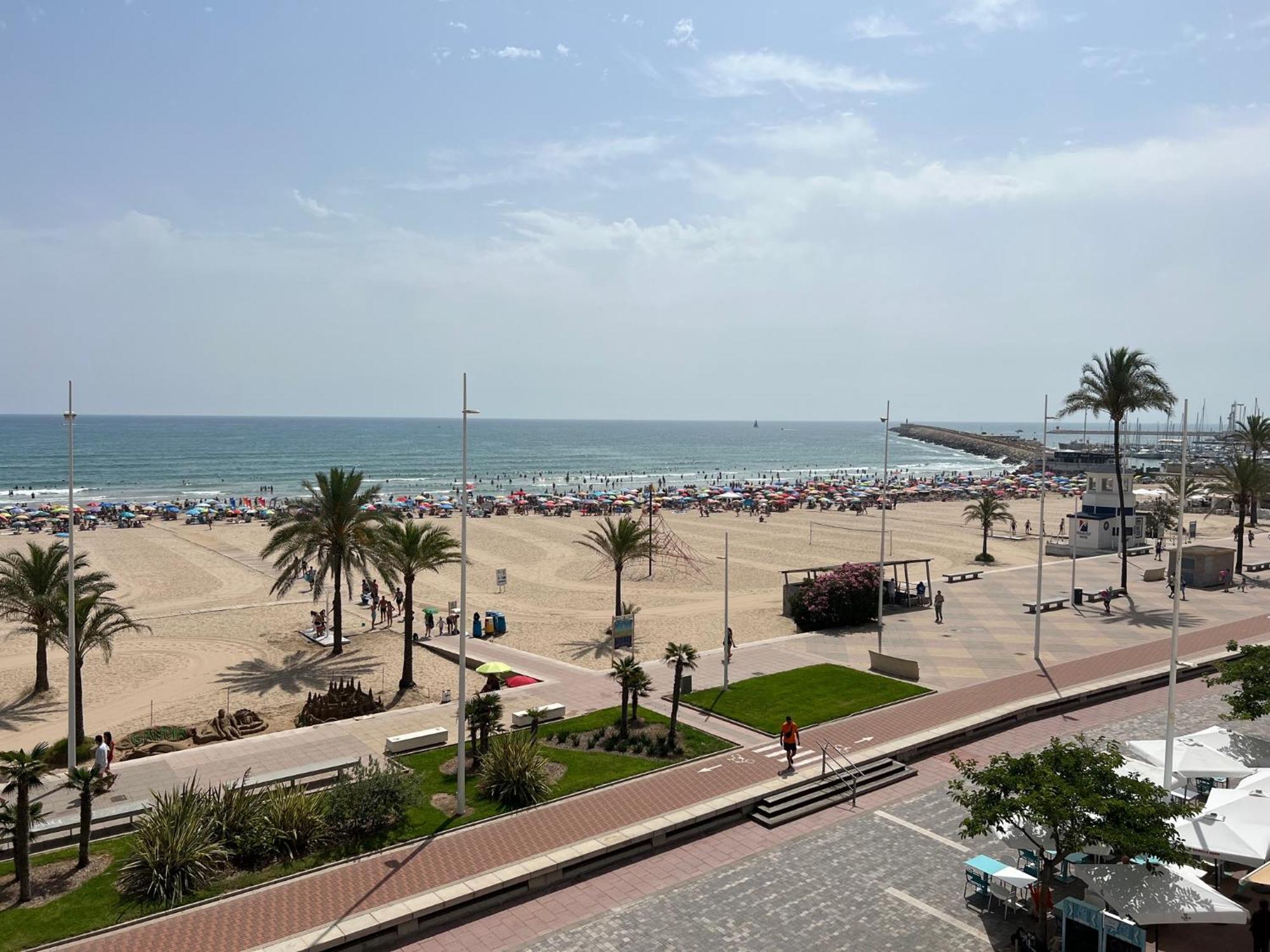 Apartamento 1ª Linea De Playa - Con Piscina Y Parking Playa de Gandia Bagian luar foto